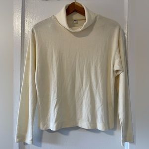Uniqlo Ribbed Heattech Turtleneck